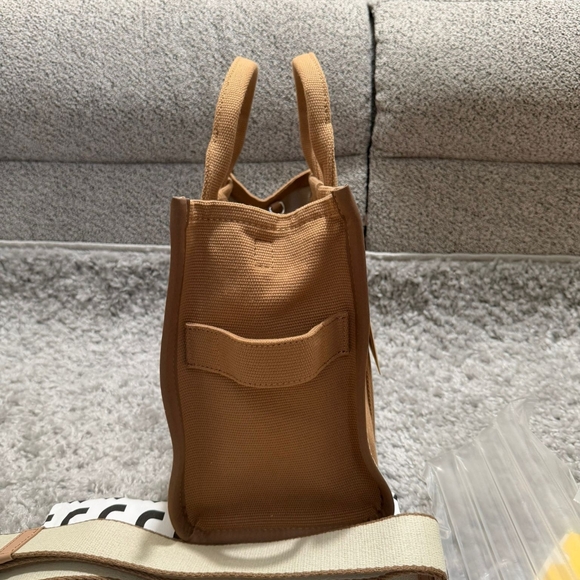 The Jacquard Medium Tote Bag - Picture 6 of 6